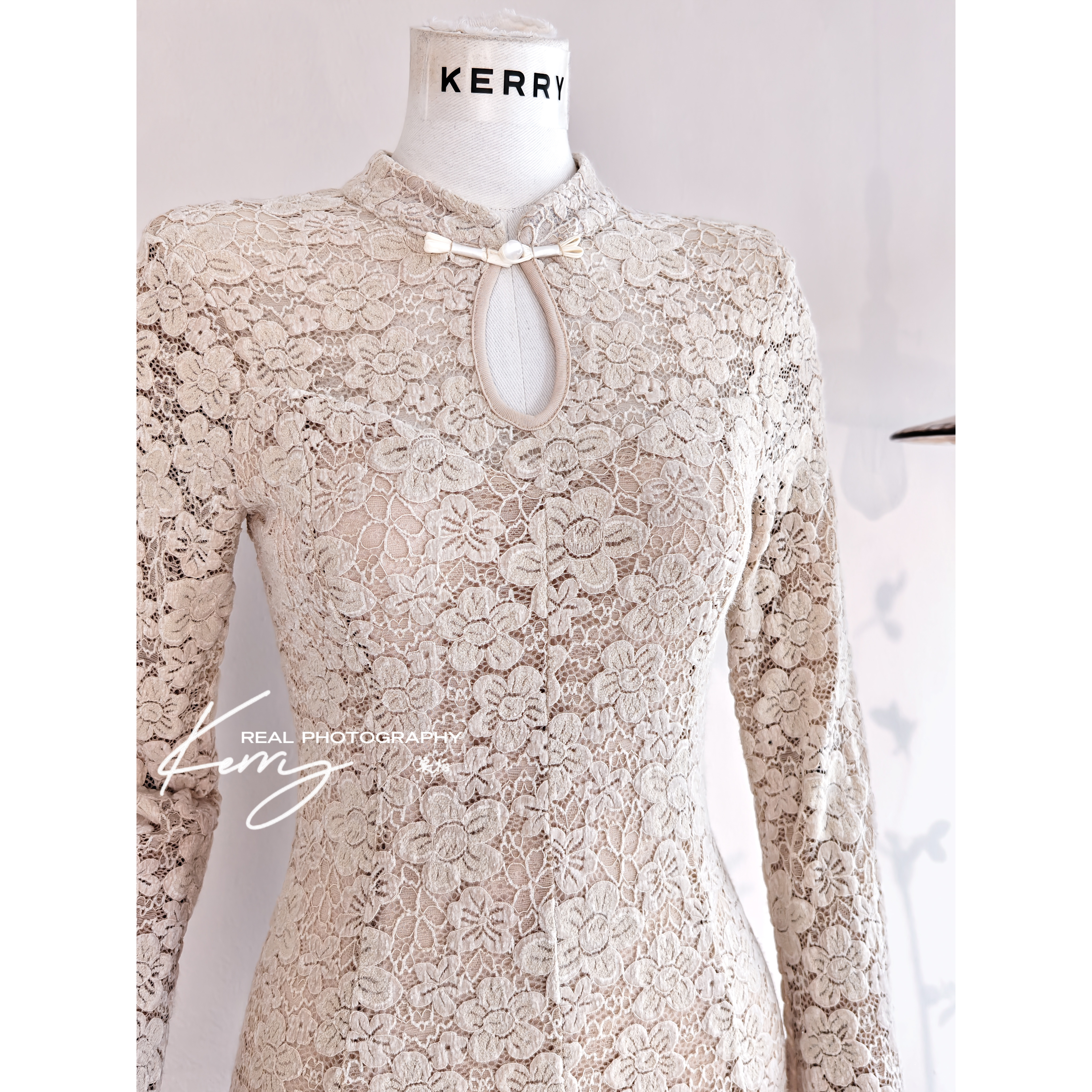 新中式立领盘扣白色连衣裙女长袖收腰内搭打底气质显瘦蕾丝冬长裙 - 图1