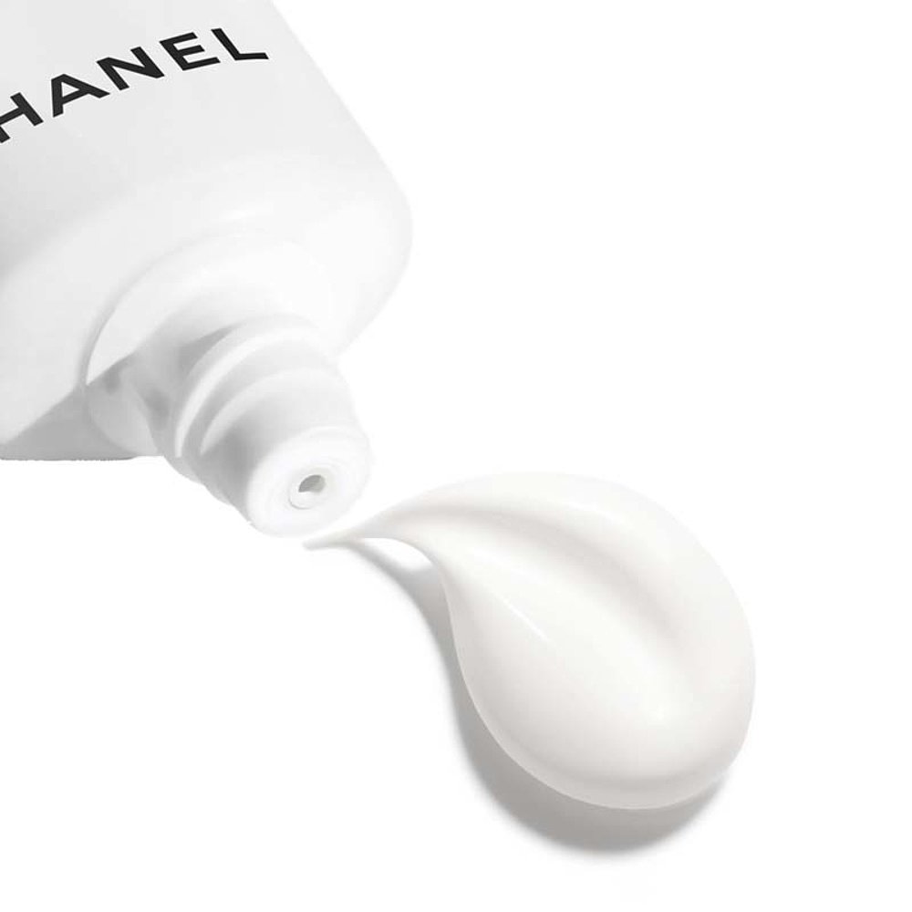 Chanel 香奈儿 新品美白防晒霜 UV ESSENTIEL SPF50 30ml - 图0