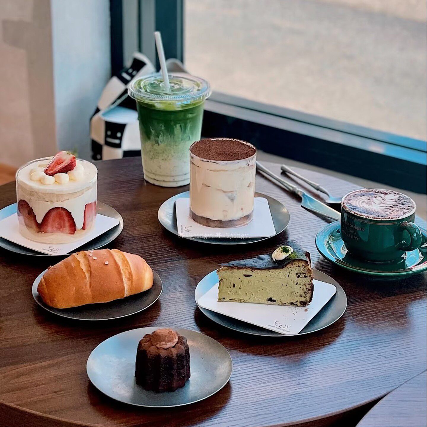 ins网红可露丽碟子304不锈钢复古做旧甜品盘子简约银色蛋糕盘圆形 - 图1