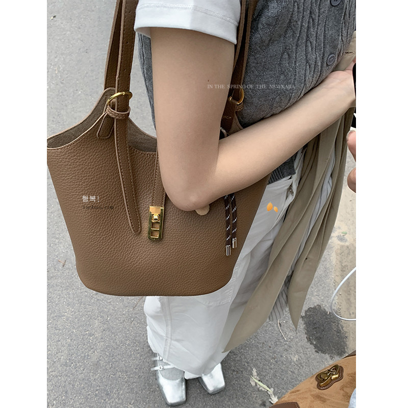 手提菜篮子包包女式2024新款秋冬潮韩国复古水桶包简约单肩腋下包,淘宝优惠券,粉丝福利购,淘宝优惠卷