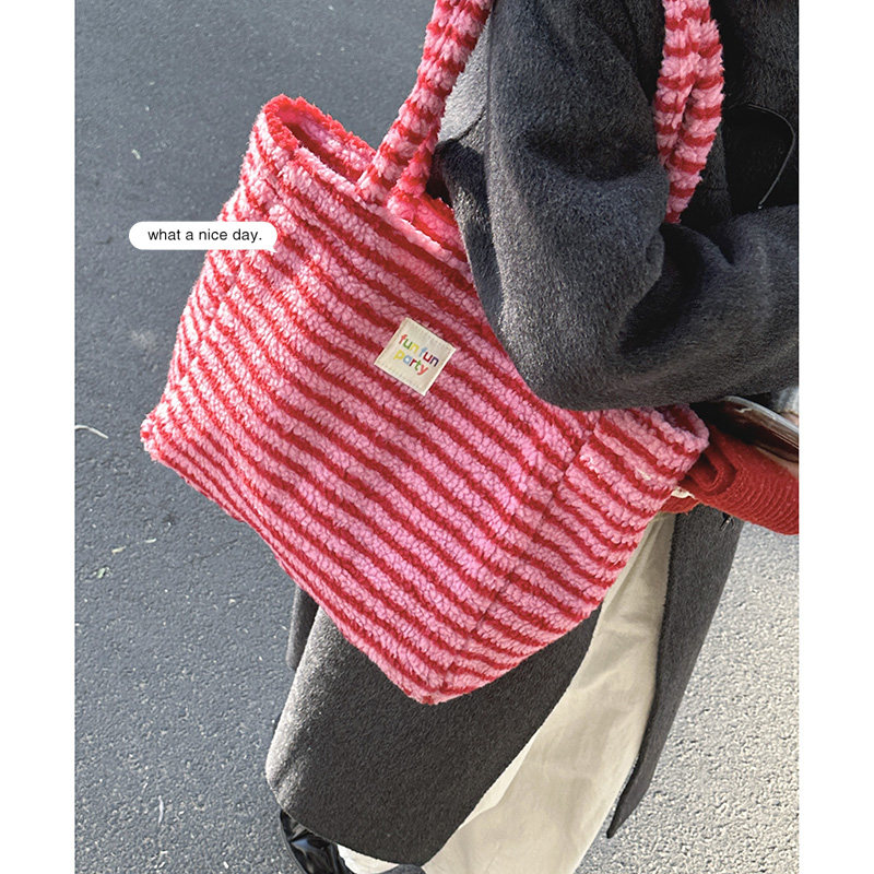 条纹毛绒包包女冬季2024新款潮学院风托特包大容量手提羊羔毛包包,淘宝优惠券,粉丝福利购,淘宝优惠卷