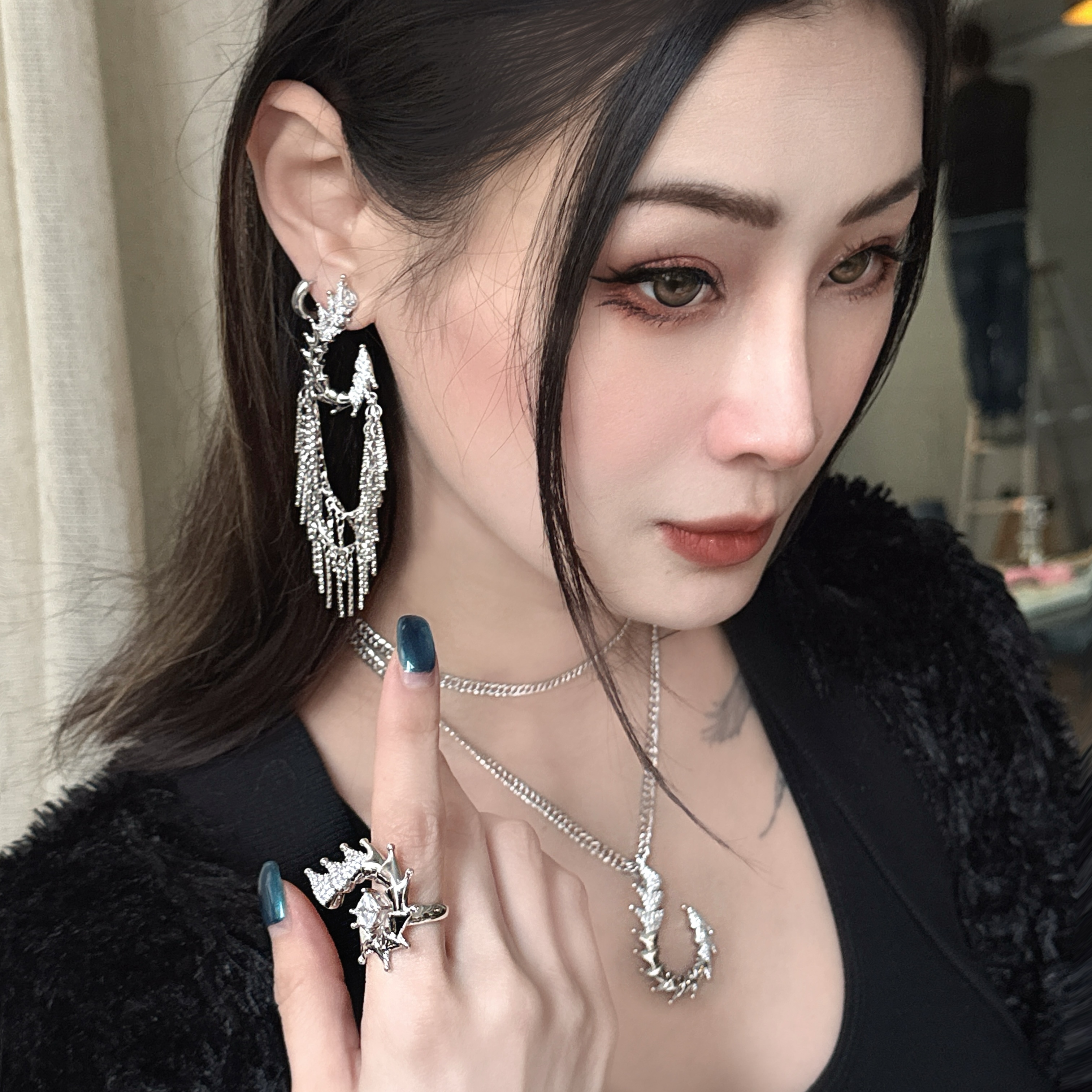 INSANE/云山 铜合金合成锆石耳饰 小众轻奢气质海妖系列流苏耳钉 - 图1