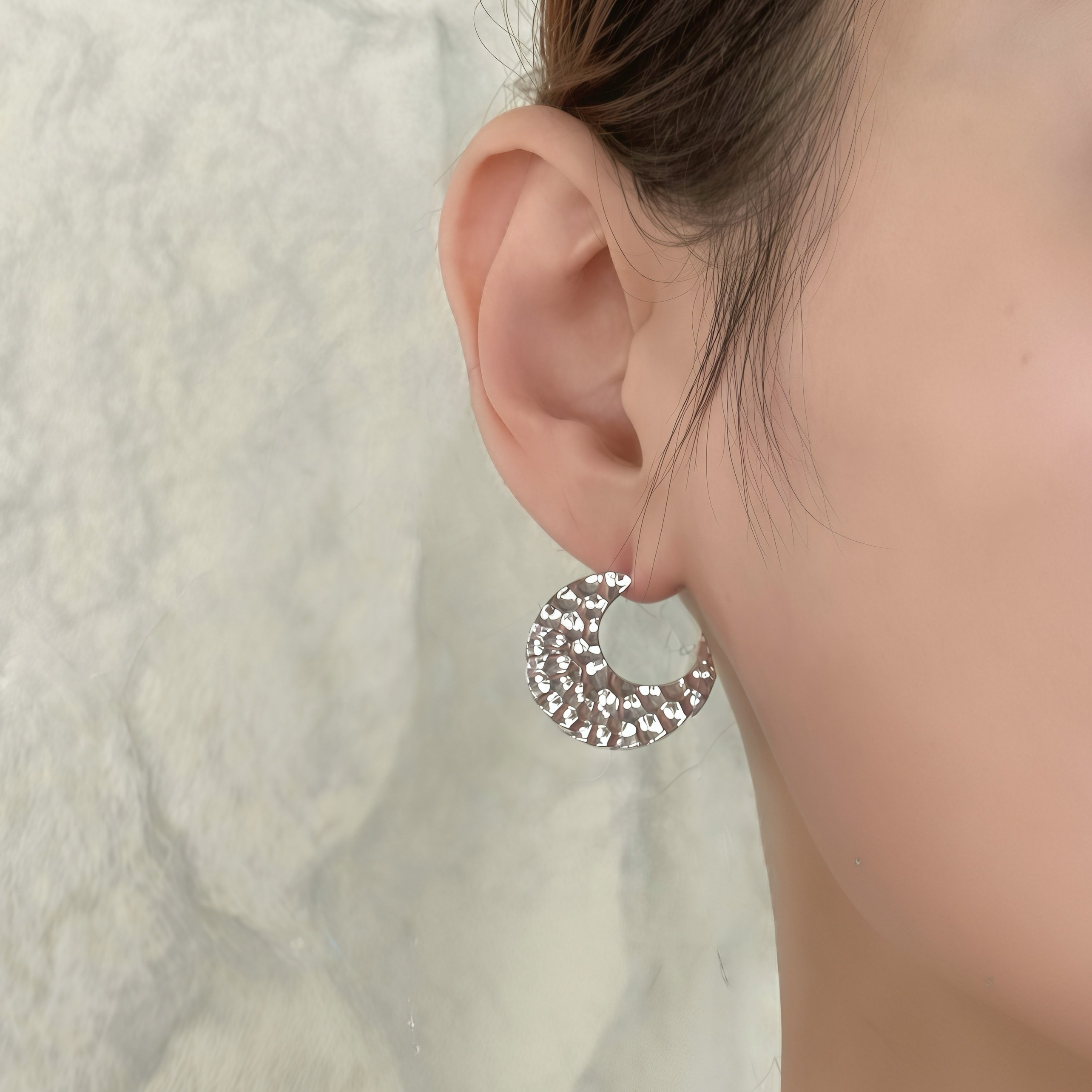 INSANE/云山 铜合金耳饰 逐月Moon小众精致百搭锤纹耳钉,淘宝优惠券,粉丝福利购,淘宝优惠卷