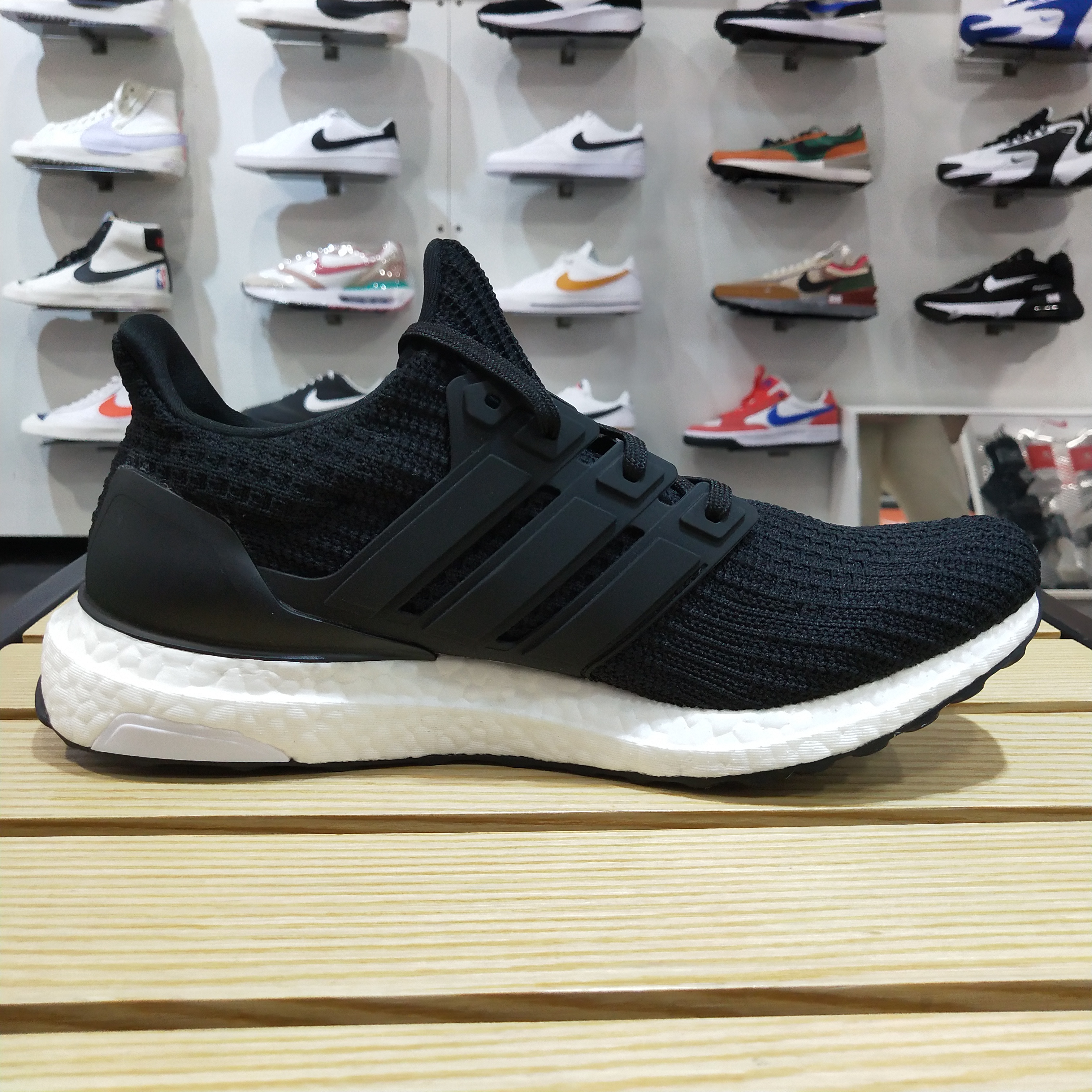 Adidas阿迪达斯休闲鞋男鞋正品春季新款缓震回弹运动跑步鞋FY9318 - 图1