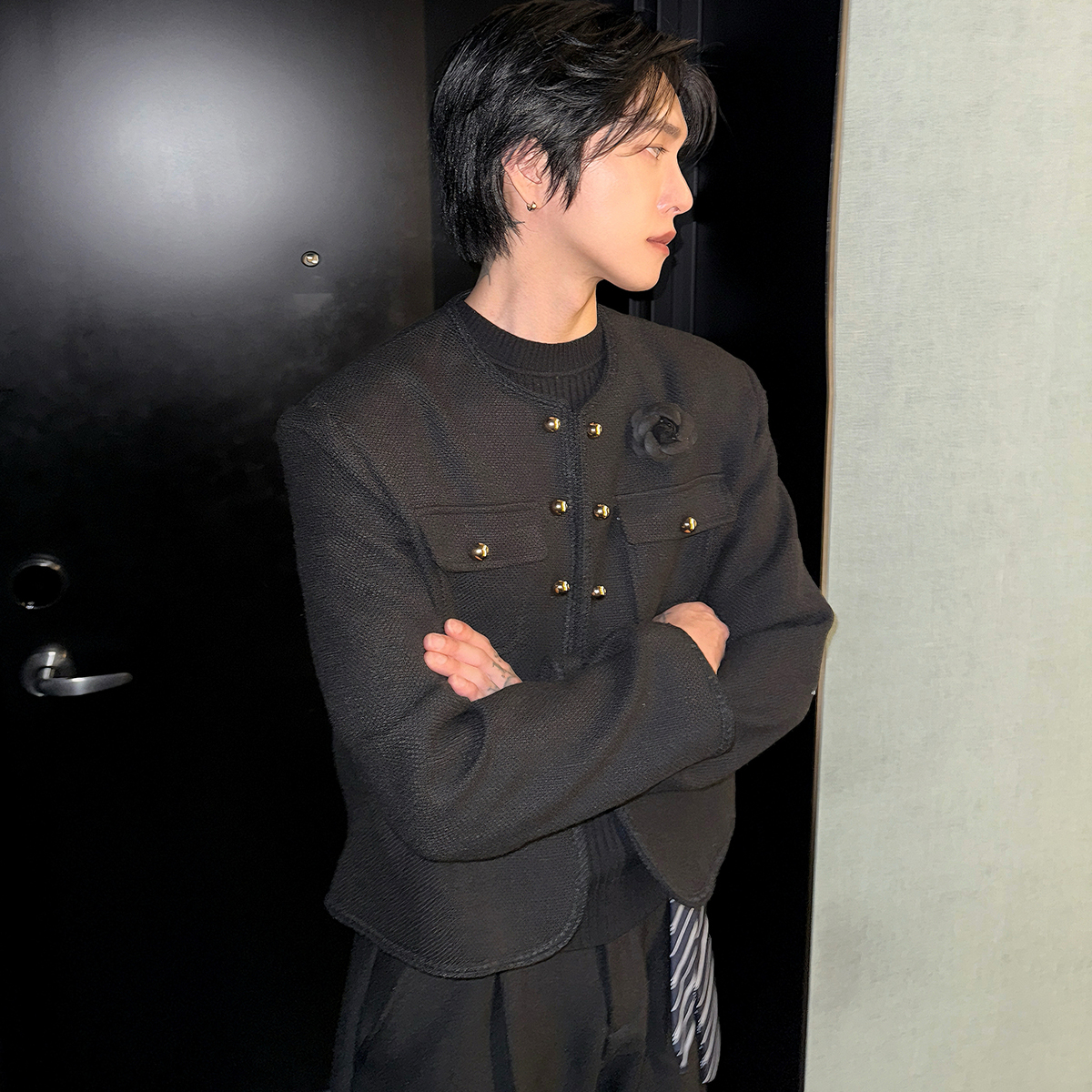 子上男装秋冬高级感小众设计感短款垫肩金色纽扣轻奢毛呢夹克外套 - 图2