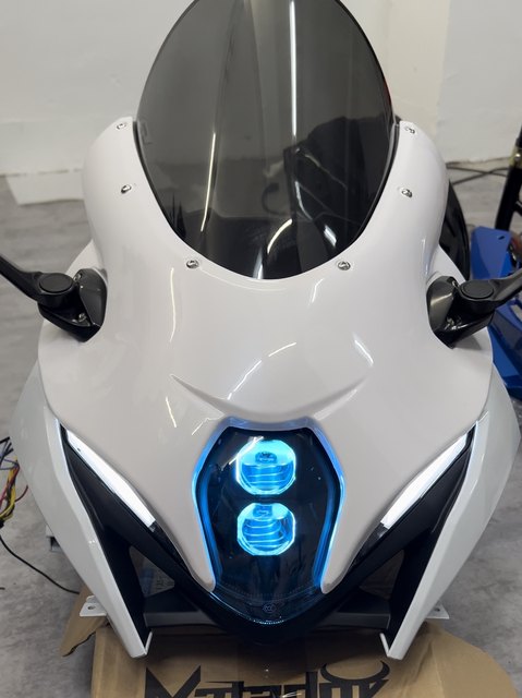 Suzuki GSX250R modified big R hood, track surround, heightened windshield, rearview mirror, fixed wind wing, one-stop accessories