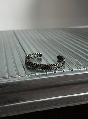 雀斑男装新款麻花编织开口手镯男复古ins时尚潮流钛钢手环男女