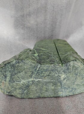 泰山玉摆件桌面办公室书房商务会议礼品小款原石山形稳如泰山玉雕