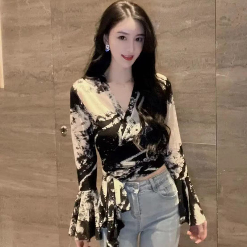 2022欧货新款蕾丝印花v领洋气小衫 芘魅蕾丝衫/雪纺衫