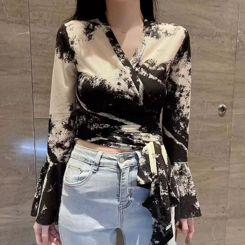 2022欧货新款蕾丝印花v领洋气小衫 芘魅蕾丝衫/雪纺衫