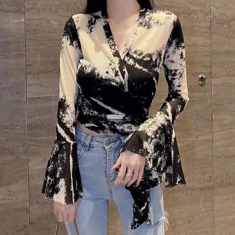 2022欧货新款蕾丝印花v领洋气小衫 芘魅蕾丝衫/雪纺衫