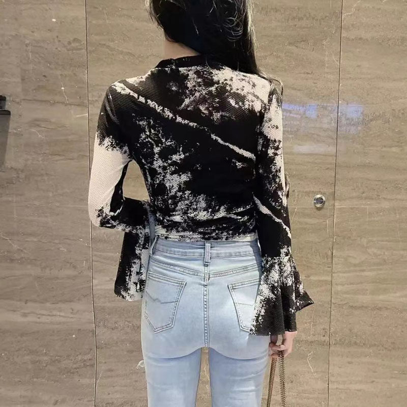 2022欧货新款蕾丝印花v领洋气小衫 芘魅蕾丝衫/雪纺衫