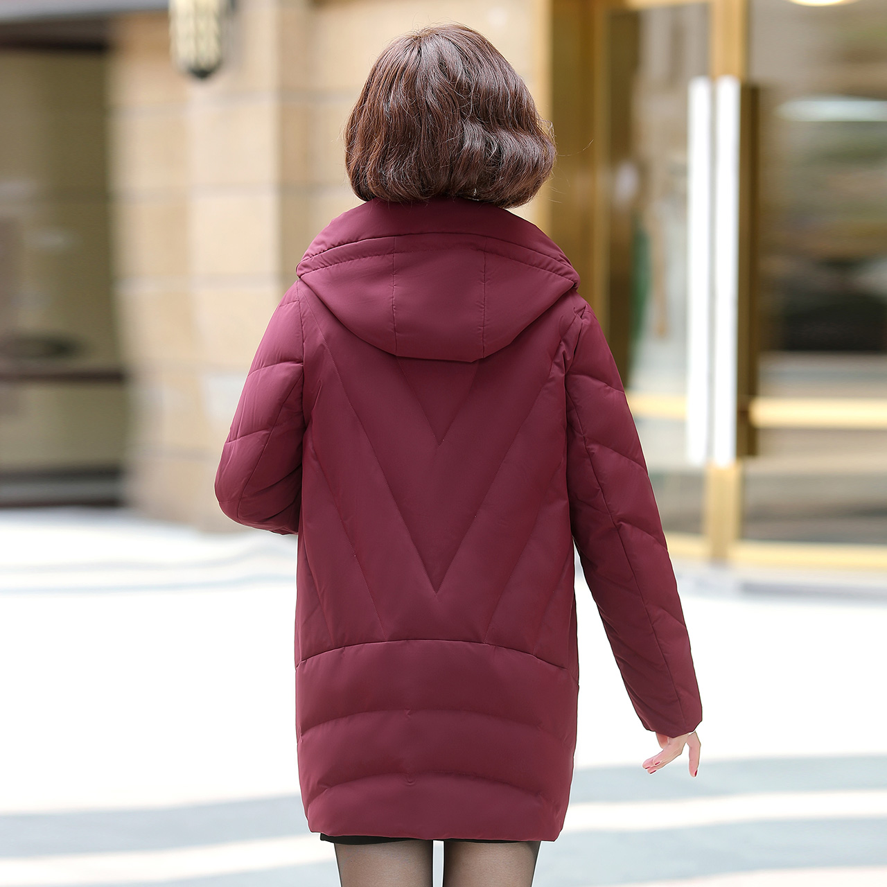 雪中飞 秋冬新款基础简约气质修身大口袋女士连帽中长羽绒服 2019 雪中飞 秋冬新款基础简约气质修身大口袋女士连帽中长羽绒服 2019