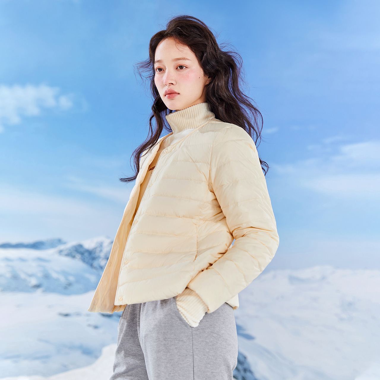 雪中飞2025春秋热销男女轻便百搭内恤简约保暖圆领短款羽绒服情侣