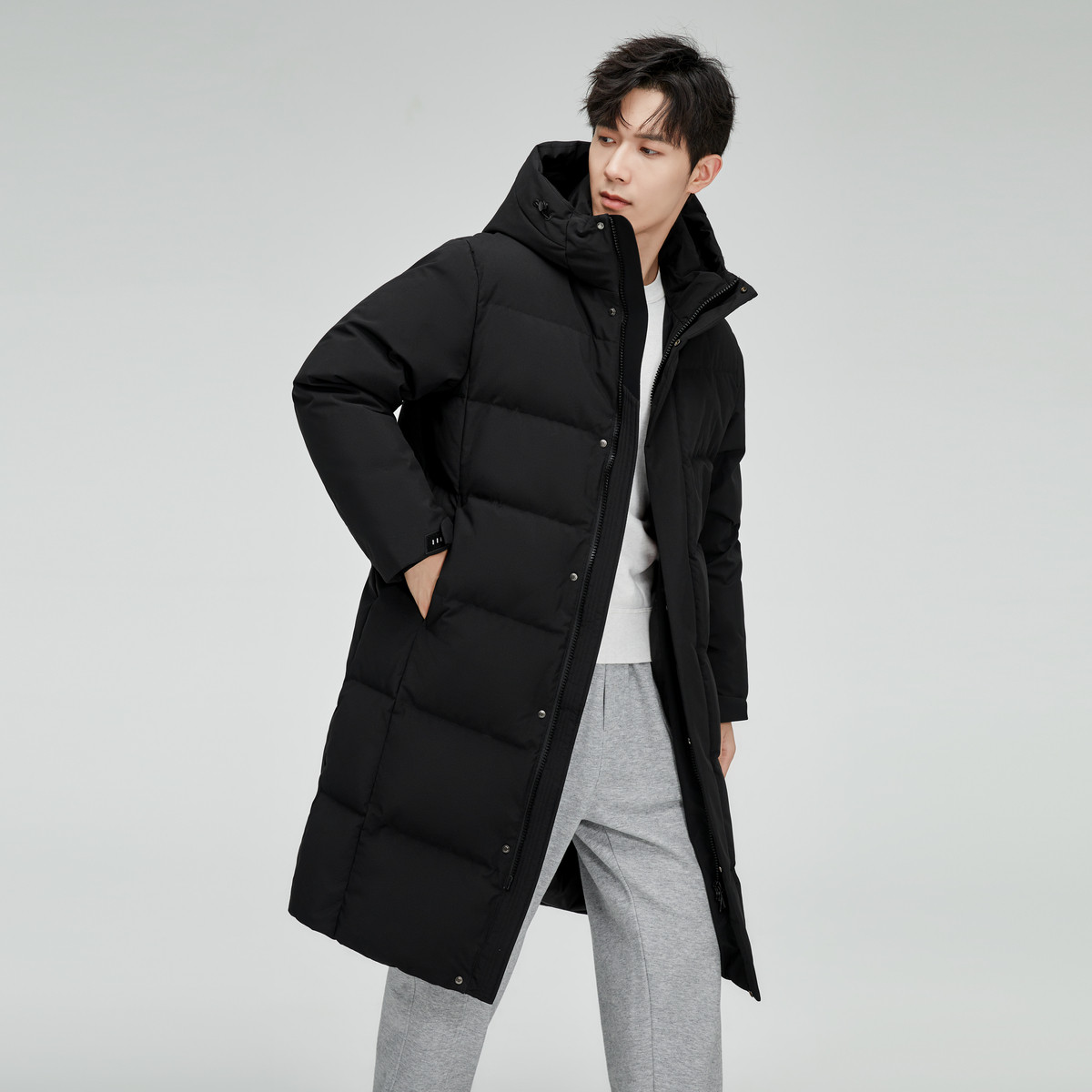 雪中飞2026秋冬新款男士长款羽绒服连帽百搭简约纯色黑灰时尚商务