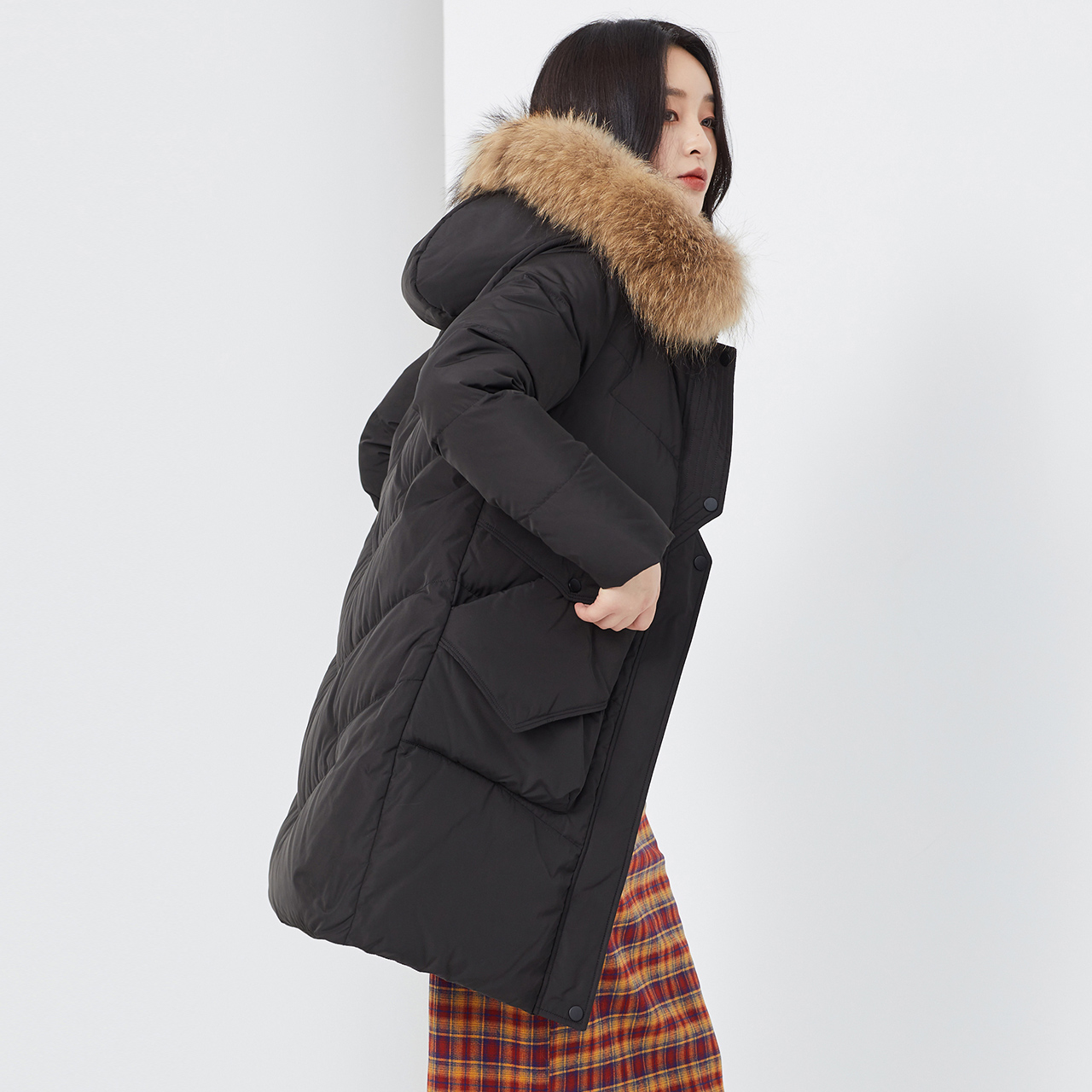 雪中飞 秋冬新款时尚保暖大口袋可拆卸毛领中长款女纯色羽绒服 2020 雪中飞 秋冬新款时尚保暖大口袋可拆卸毛领中长款女纯色羽绒服 2020