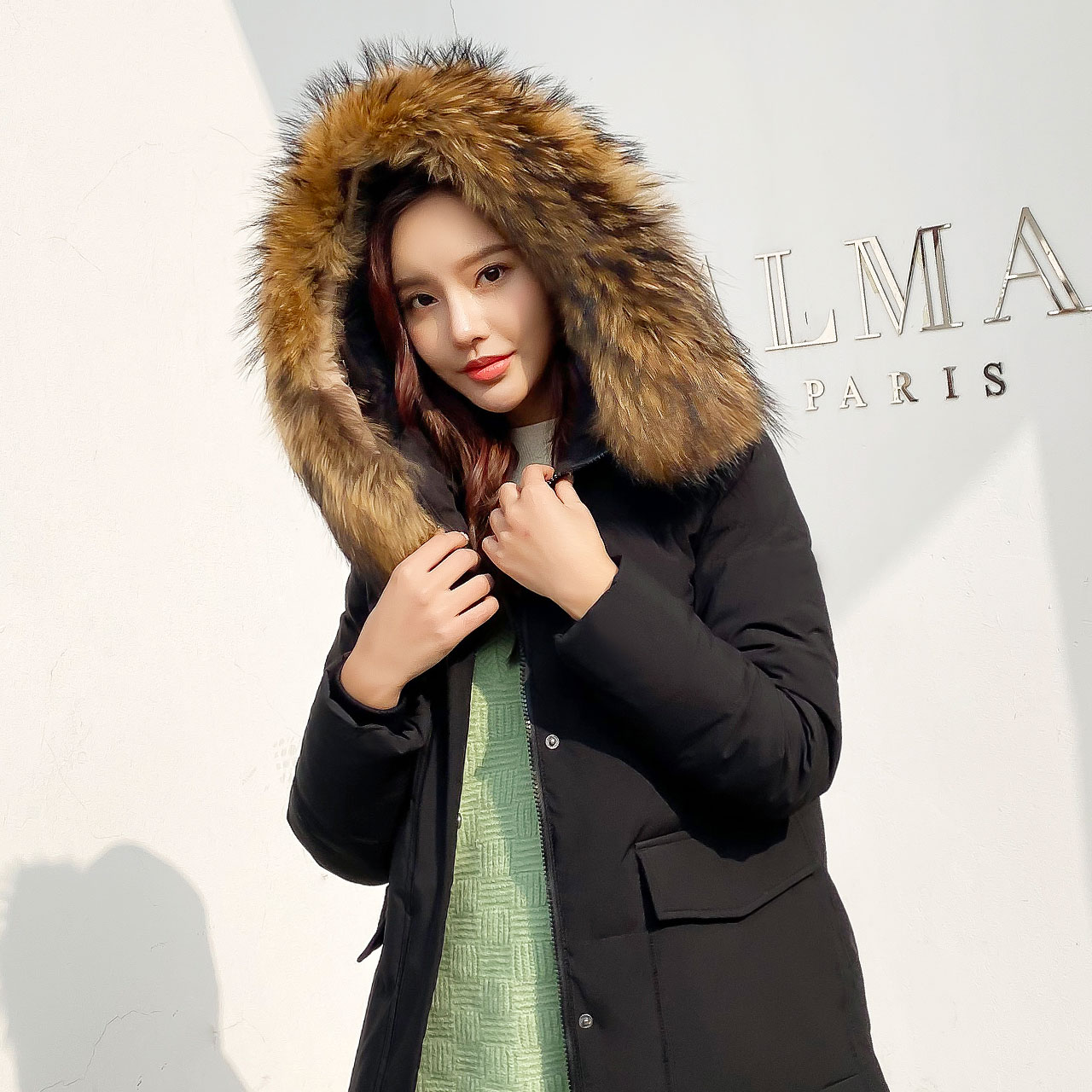 雪中飞 秋冬新款时尚基础加厚廓形连帽大毛领羽绒服女中长款潮 2019 雪中飞 秋冬新款时尚基础加厚廓形连帽大毛领羽绒服女中长款潮 2019
