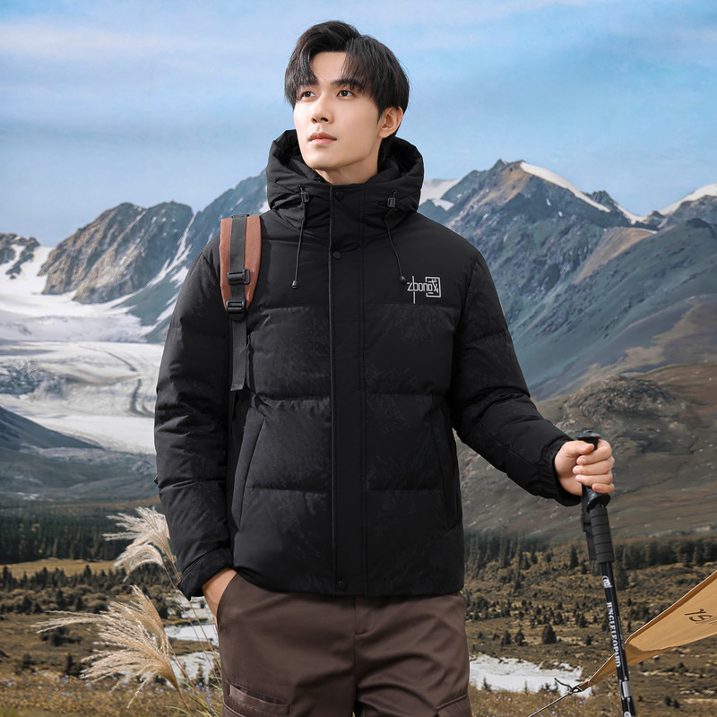雪中飞2026秋冬新款男士短款连帽羽绒服拼接面包服时尚加厚中国红