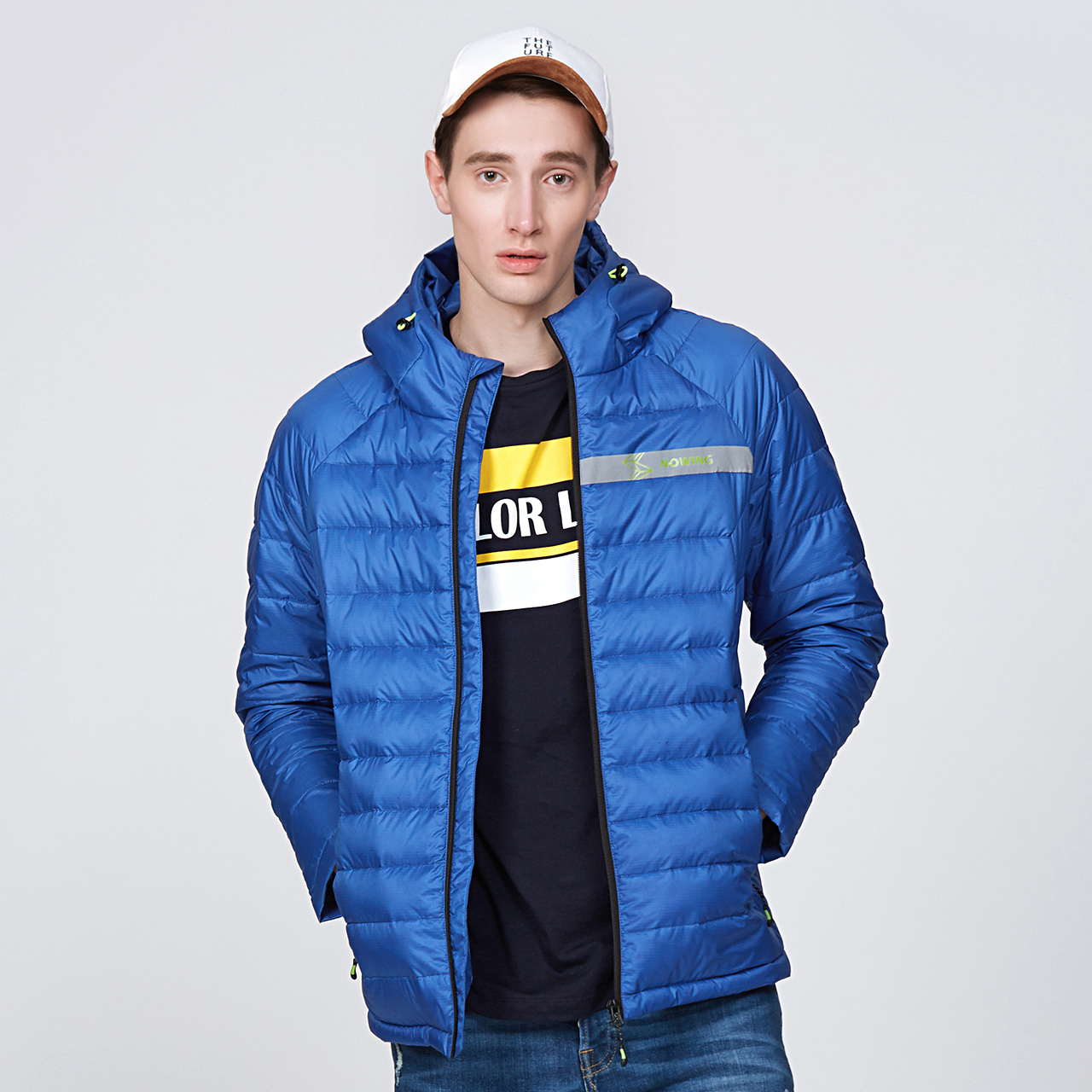 X80130015 2018 雪中飞 新品反季男短款运动休闲连帽轻薄纯色羽绒服 X80130015 2018 雪中飞 新品反季男短款运动休闲连帽轻薄纯色羽绒服