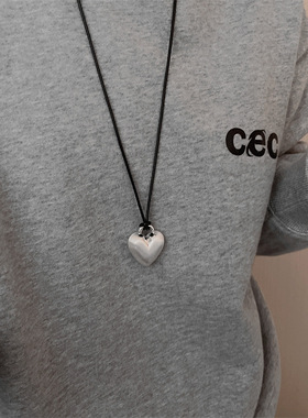 韩系博主同款ins风爱心吊坠项链简约百搭毛衣链个性抽拉式卫衣链