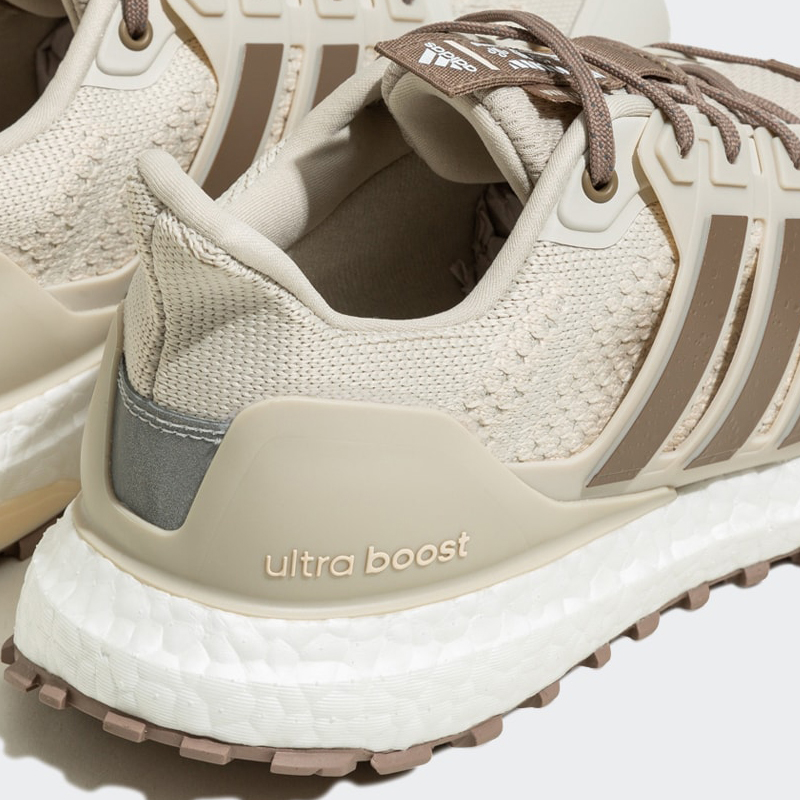 阿迪达斯男女鞋2022冬季新款ULTRABOOST DNA 跑步鞋H03601 H03603 - 图1