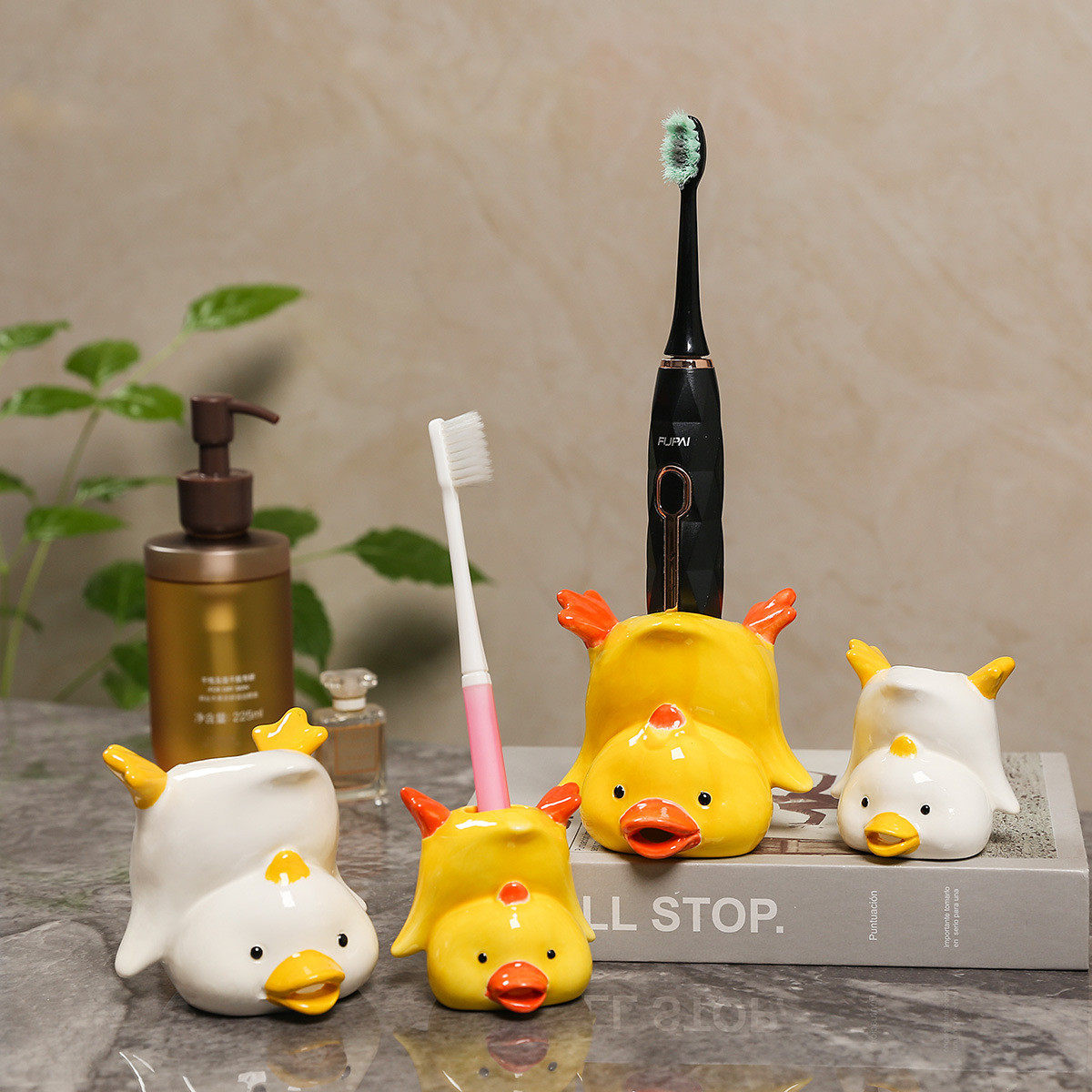 创意萌宠小鸭子牙刷架免打孔卫生间摆件卡通陶瓷牙刷托洗漱置物架,淘宝优惠券,粉丝福利购,淘宝优惠卷