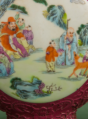 胭脂红地开窗粉彩人物故事抱月瓶