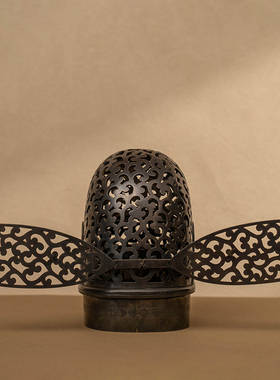 纯银镂雕卷草纹官帽形香薰