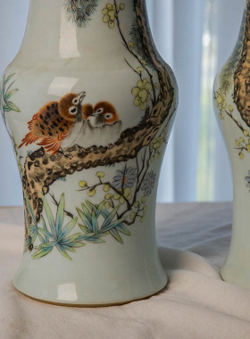 民国浅绛彩松竹梅三友图花觚