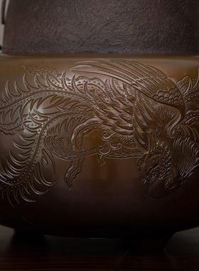 铜錾花凤纹风炉及铁制松梅图釜