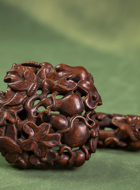 沉香木透雕葫芦纹如意