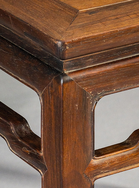 红木束腰罗锅枨马蹄腿八仙桌