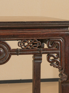 红木镶楠木面拱璧纹八仙桌