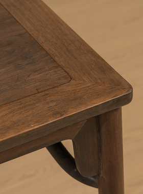 红木刀牙板霸王枨方桌