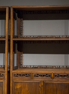 清代红木透雕拐子纹双层亮格柜