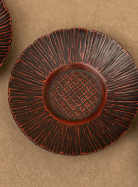 朱漆葵花形杯托及方形茶点盘成套