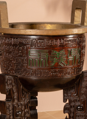 红木满雕云雷纹中式三足鼎摆件