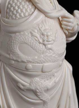 中国白陶瓷关公摆件家居装饰品