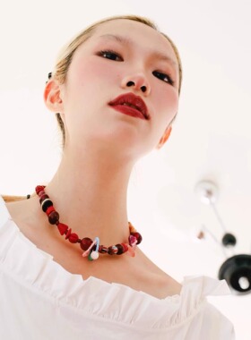 正宫红串珠颈链--礼物