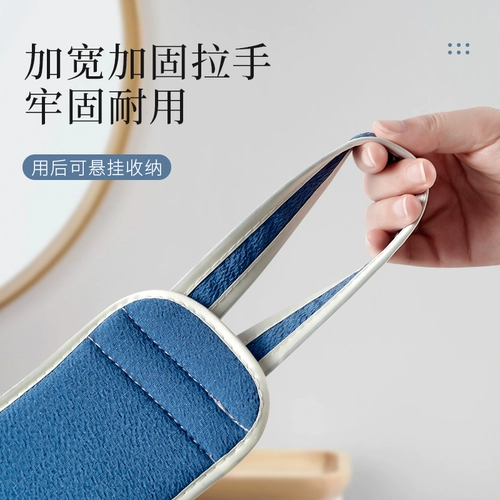 Потирая полотенце для ванны, две стороны, потирая полотенца, потягивание, мужчины и женщины протирают в обратном