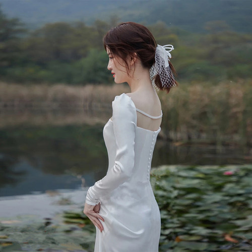 缎面轻婚纱2025新款气质简约法式长袖出门纱小拖尾新娘白色迎宾纱 - 图2