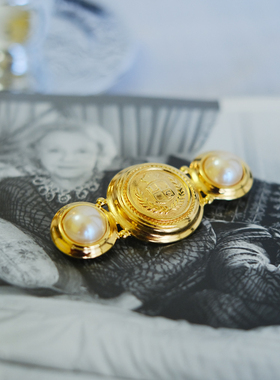 toccata vintage  Liz Claiborne 金色 珍珠 盾牌 胸针666