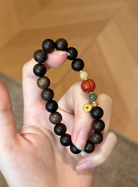 沉香单圈手串搭配南红回纹珠