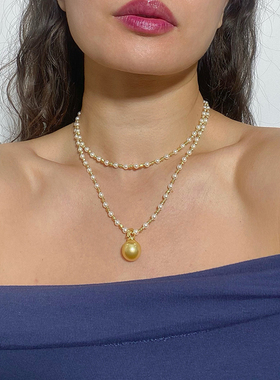 贵里贵气的金色吊坠珍珠毛衣链