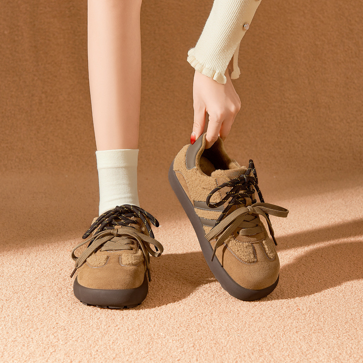 戈美其2025冬季新款双鞋带加绒休闲板鞋子商场同款复古德训鞋女款,淘宝优惠券,粉丝福利购,淘宝优惠卷