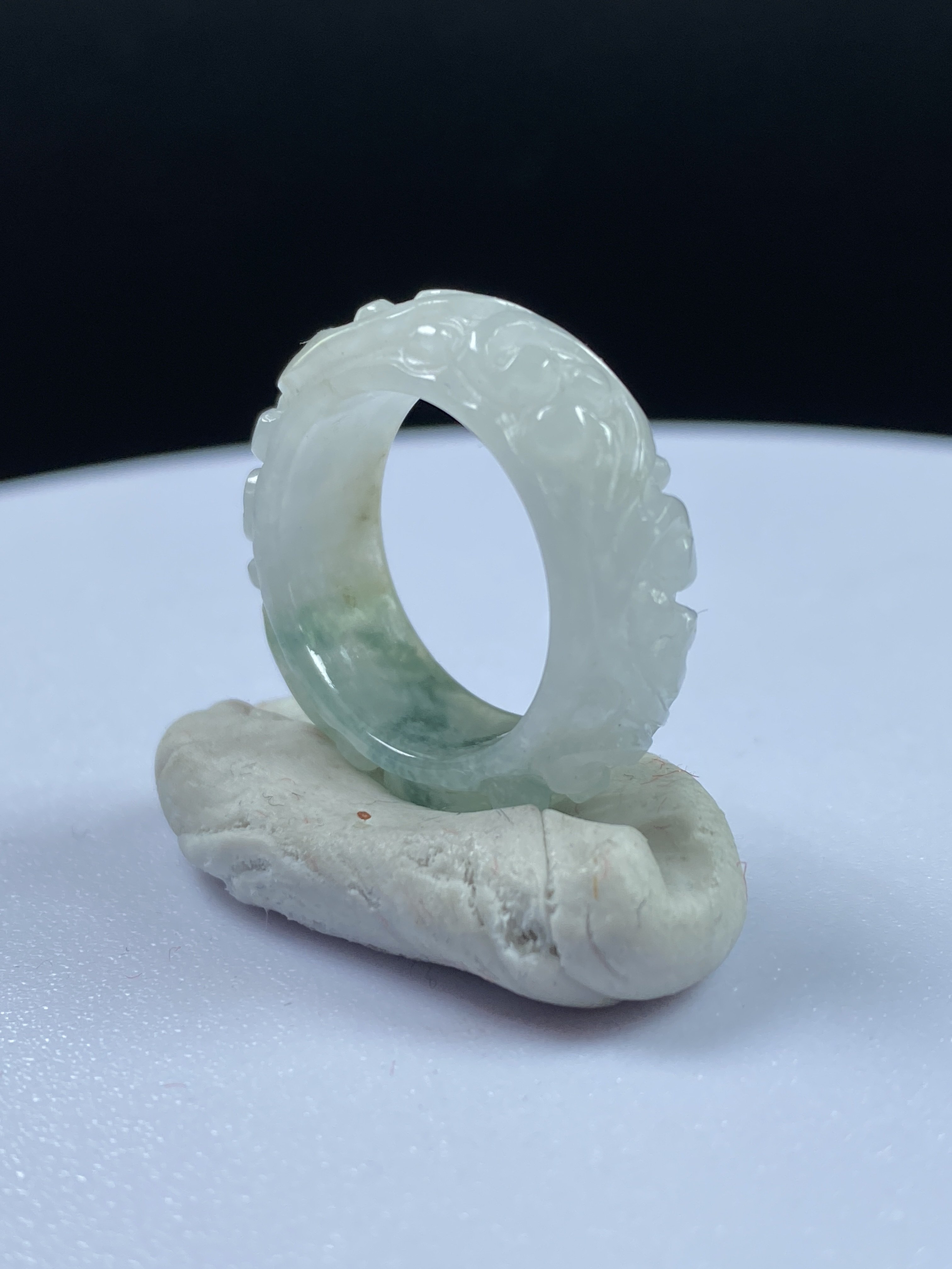 Inner diameter 15.2mm, natural grade A jadeite carved ring ring, Hong Kong code No. 10, certificate number 2792