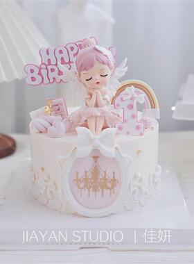 A cake with a fat car and a lovely table-top birthday presen