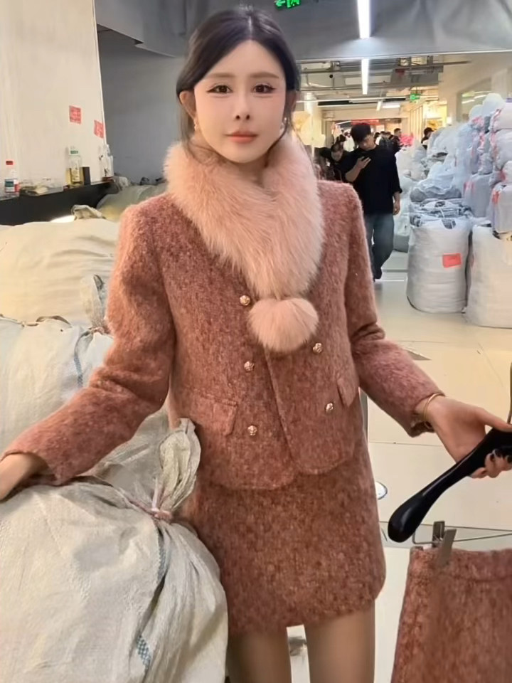 【现货】千金风狐狸毛领羽绒小香风套装女冬双排扣毛呢外套两件套,淘宝优惠券,粉丝福利购,淘宝优惠卷