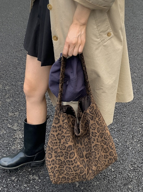 2025 Autumn and Winter New Leopard Print Suede Shoulder Bag Women's Large Capacity Commuting Tote Bag Underarm Bag Women's Shopping Bag
