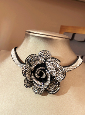 轻奢立体玫瑰花绒布项链